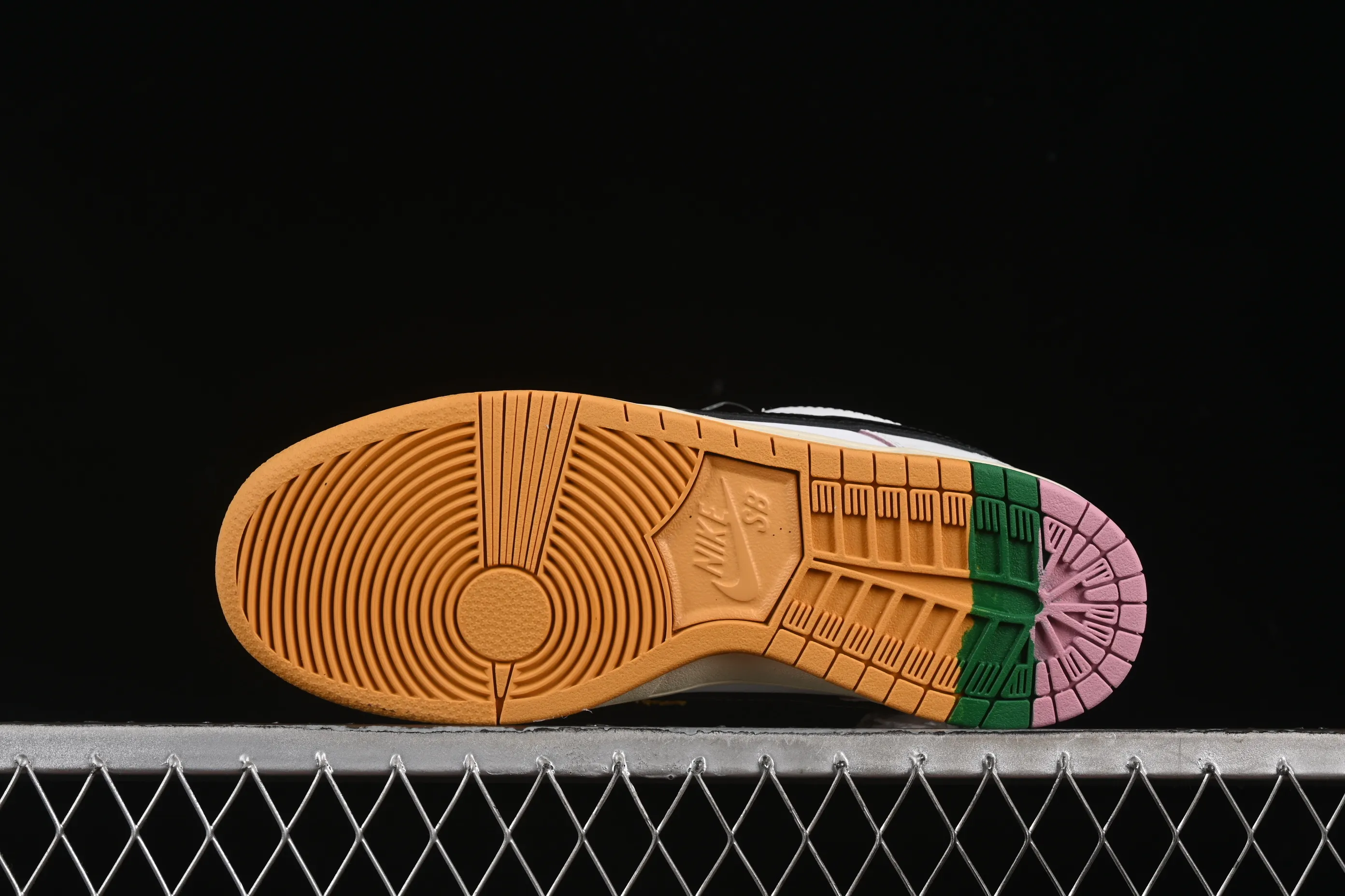 All Categories Nk SB Dunk Series Nk SB Dunk Low Low-top sneakers CSEF x Nike SB Dunk Low Education Foundation co-branded low-top casual sneakers HJ4132-100